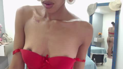 Snapshot of canella_hotx chatting on 03.04.25 Canela online show from 03.04.25