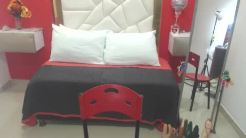 Snapshot of canella_hotx chatting on 10.16.25 Canela online show from 10.16.25