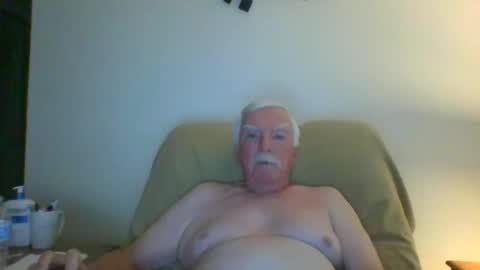 Snapshot of capecod21 chatting on 10.12.25 capecod21 online show from 10.12.25