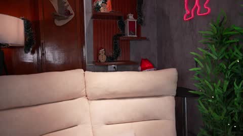 Snapshot of capizzi_ chatting on 12.15.25 David Capizzi online show from 12.15.25