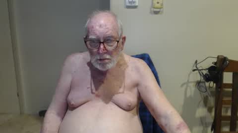 Snapshot of capt5105 chatting on 11.18.25 capt5105 online show from 11.18.25