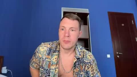 Snapshot of capt_oliver chatting on 07.12.26 follow my twitter online show from 07.12.26