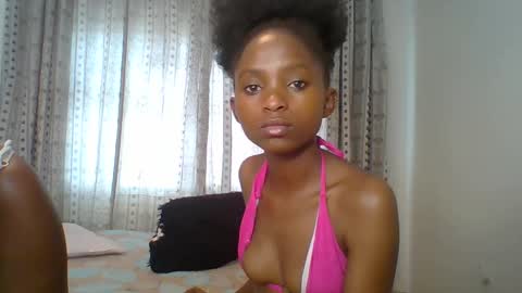 Snapshot of carababey chatting on 02.25.25 carababey online show from 02.25.25