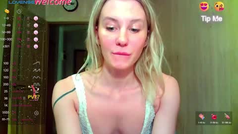 Snapshot of caramel_pie_ chatting on 06.09.26 caramel online show from 06.09.26