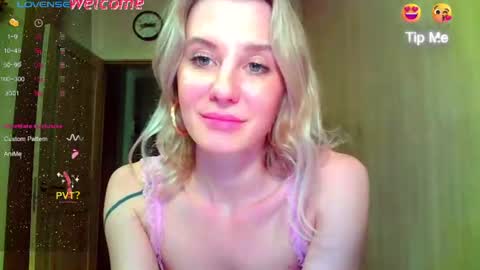 Snapshot of caramel_pie_ chatting on 06.10.26 caramel online show from 06.10.26