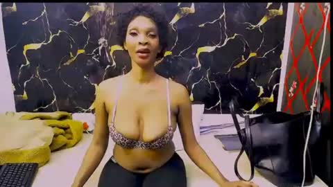 Snapshot of caramelminxx_ chatting on 06.15.26 caramelminxx_ online show from 06.15.26