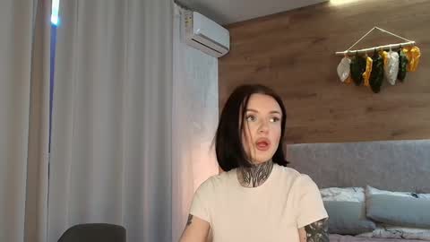 caressyourself online show from 02.10.25