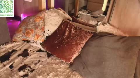 caressyourself online show from 10.13.25