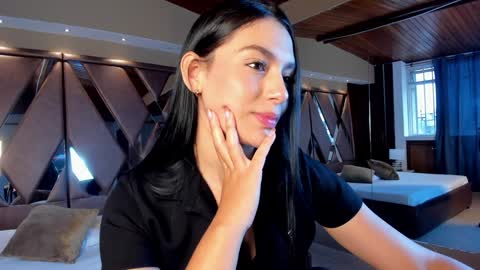 Snapshot of carina_rossi chatting on 12.28.24 Carina online show from 12.28.24
