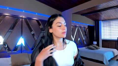 Snapshot of carina_rossi chatting on 01.29.25 Carina online show from 01.29.25