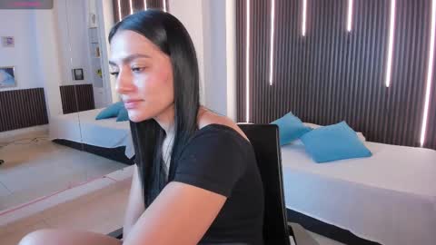 Snapshot of carina_rossi chatting on 09.18.25 Carina online show from 09.18.25
