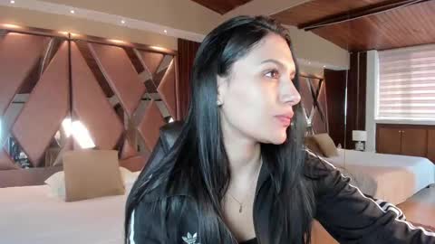 Snapshot of carina_rossi chatting on 10.01.25 Carina online show from 10.01.25