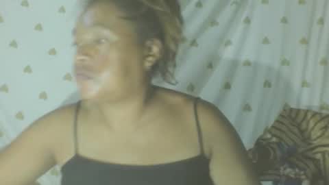 Snapshot of carinesexy69 chatting on 02.25.26 carinesexy69 online show from 02.25.26