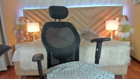 Snapshot of carla_santini chatting on 12.20.24 Carla Santini online show from 12.20.24