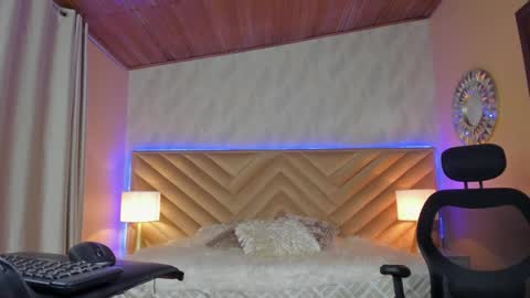 Snapshot of carla_santini chatting on 01.10.25 Carla Santini online show from 01.10.25