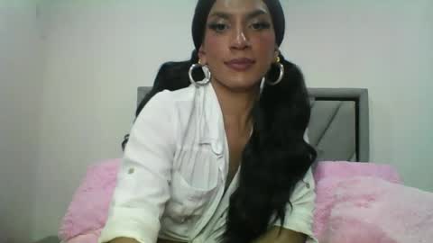 Snapshot of carla_santini chatting on 01.28.25 Carla Santini online show from 01.28.25