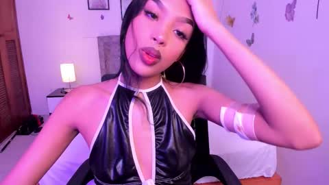 Snapshot of carley_lux chatting on 10.21.25 carley lux online show from 10.21.25
