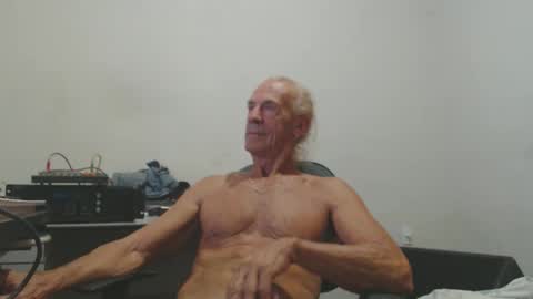 Snapshot of carlos2557 chatting on 04.18.26 carlos online show from 04.18.26