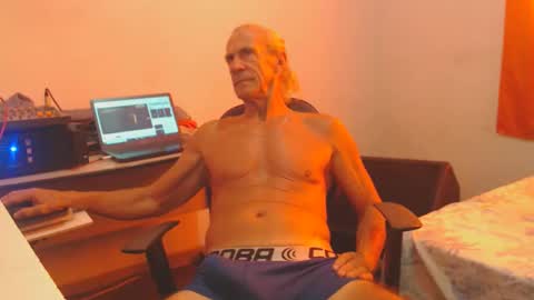 Snapshot of carlos2557 chatting on 04.21.26 carlos online show from 04.21.26