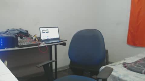 Snapshot of carlos2557 chatting on 04.30.26 carlos online show from 04.30.26