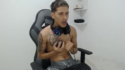 carlossmi01 online show from 10.30.25