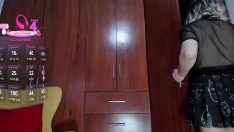 Snapshot of carly_grasso chatting on 11.27.25 carly grasso online show from 11.27.25