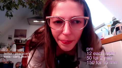 Carly Pearls online show from 01.05.25
