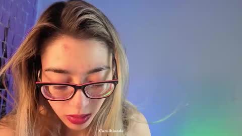 Snapshot of carolblonde chatting on 12.21.25 Char online show from 12.21.25