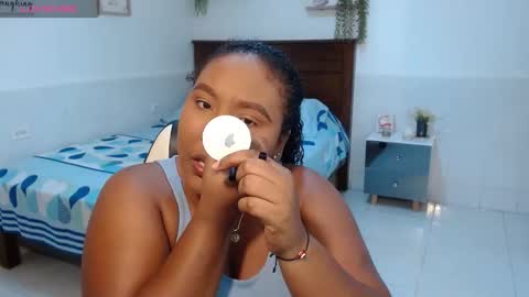 Snapshot of caroldelatorre chatting on 11.05.25 Carol de la torre online show from 11.05.25