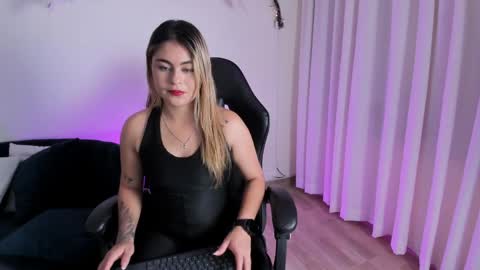 carolina_torres25 online show from 04.10.26