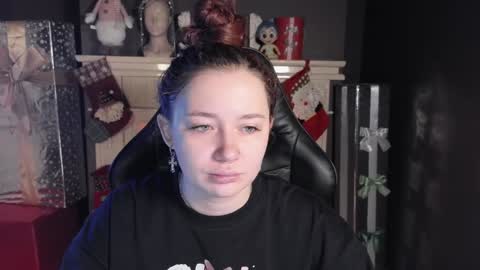 Snapshot of carolina_winter chatting on 12.30.24 Mira online show from 12.30.24