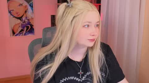 Snapshot of carolina_winter chatting on 04.08.26 Mira online show from 04.08.26