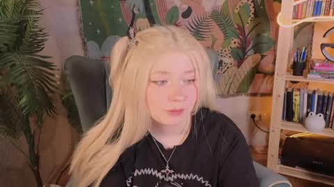 Snapshot of carolina_winter chatting on 04.09.26 Mira online show from 04.09.26