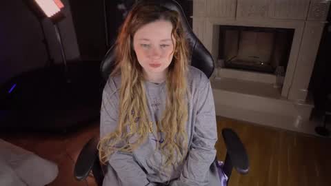Snapshot of carolina_winter chatting on 04.12.26 Mira online show from 04.12.26