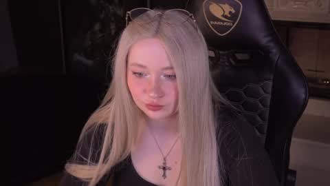Snapshot of carolina_winter chatting on 04.17.26 Mira online show from 04.17.26