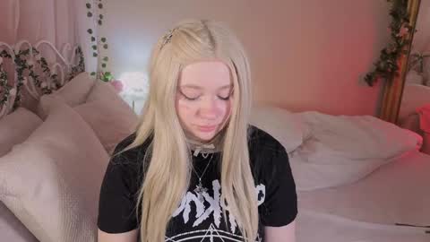 Snapshot of carolina_winter chatting on 04.19.26 Mira online show from 04.19.26