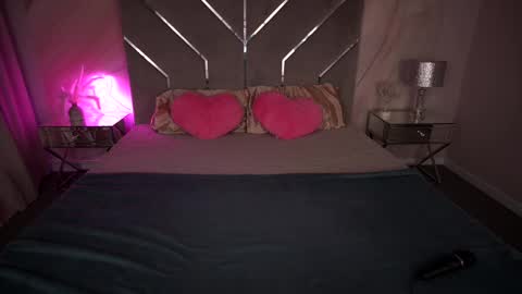 Snapshot of carolinadia chatting on 02.09.25 carolinadia online show from 02.09.25