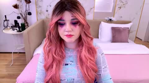 Snapshot of carolinasherry chatting on 10.31.25 carolinasherry online show from 10.31.25