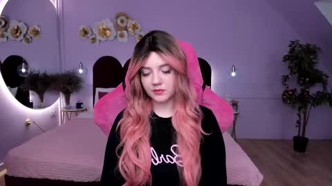 Snapshot of carolinasherry chatting on 11.08.25 carolinasherry online show from 11.08.25