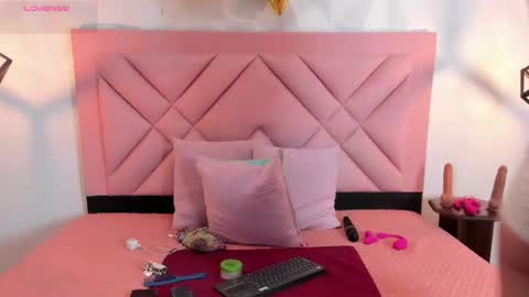 caroline daring online show from 07.04.26