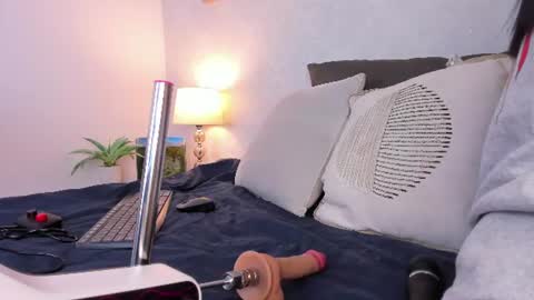  Caroline  online show from 06.18.26