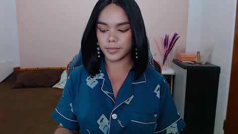 caroline_east online show from 02.05.25