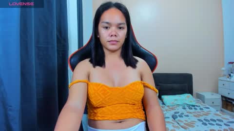 Snapshot of caroline_east chatting on 11.14.25 caroline_east online show from 11.14.25