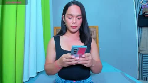 Snapshot of caroline_east chatting on 01.10.26 caroline_east online show from 01.10.26