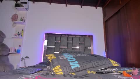 Snapshot of caroline_m8 chatting on 09.19.25 CAROLINE online show from 09.19.25