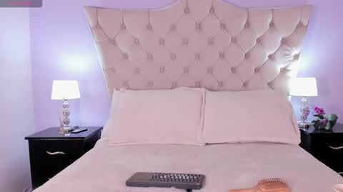 Snapshot of caroline_nasty__ chatting on 10.07.25 Caroline online show from 10.07.25