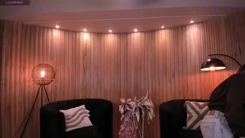 Caro online show from 11.25.25