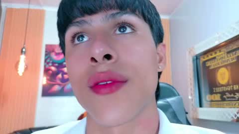 Snapshot of carolinejesh chatting on 03.10.26 carolinejesh online show from 03.10.26