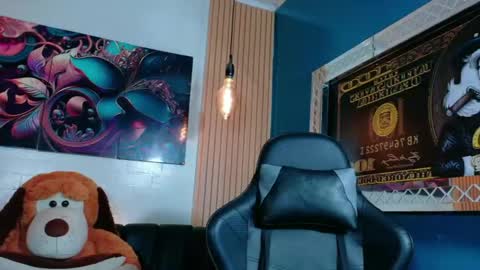 Snapshot of carolinejesh chatting on 03.17.26 carolinejesh online show from 03.17.26