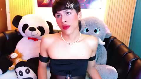 Snapshot of carolinejesh chatting on 08.05.26 carolinejesh online show from 08.05.26